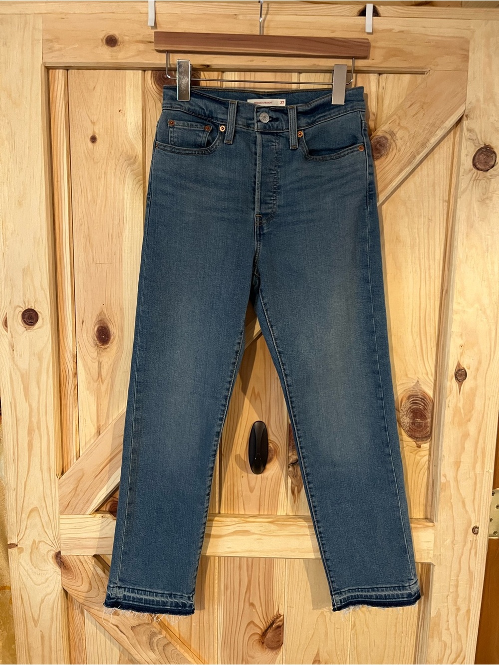 Levi’s Wedgie Straight Fit Raw Hem Jeans Size 27”